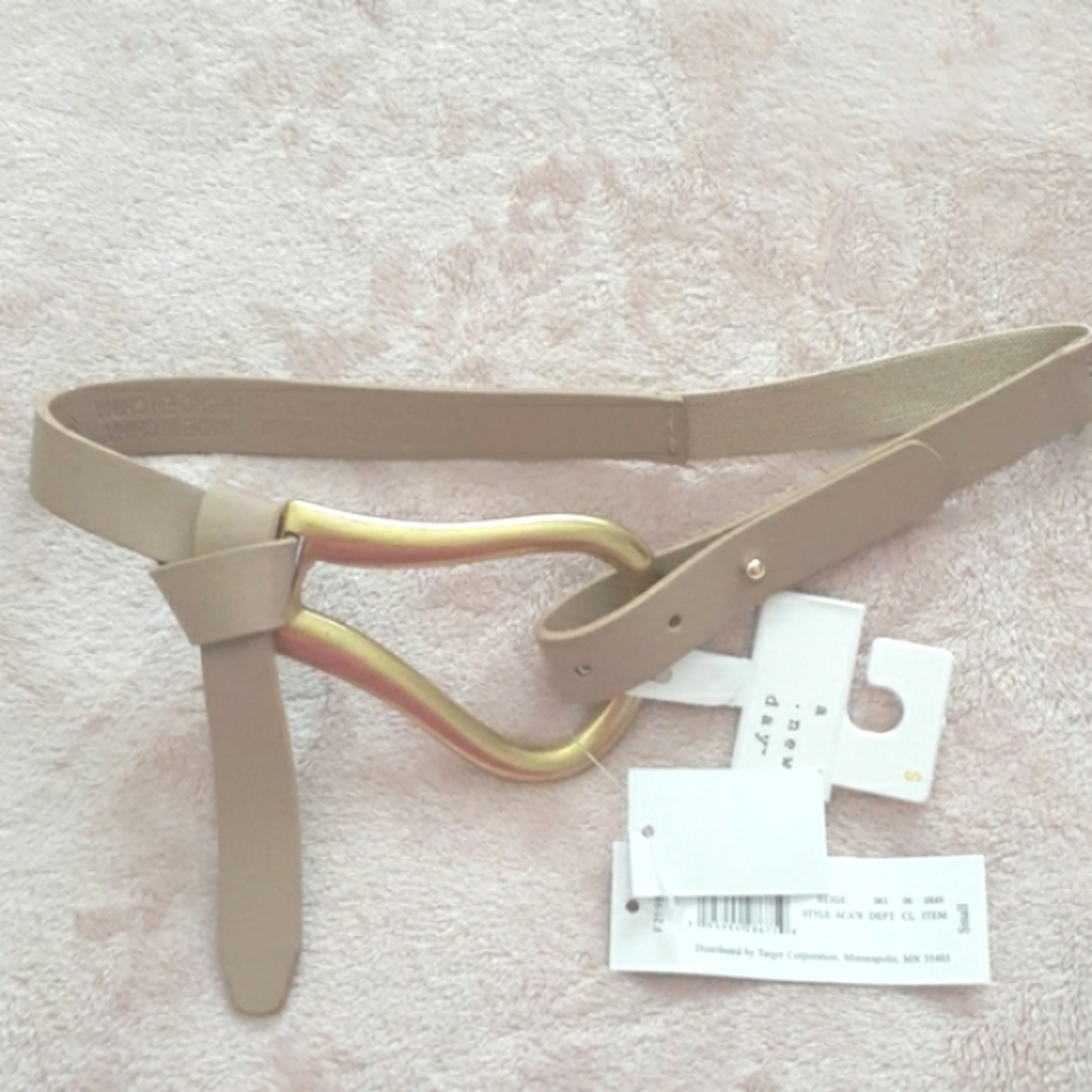 BEIGE BELT SIZE SMALL NWT